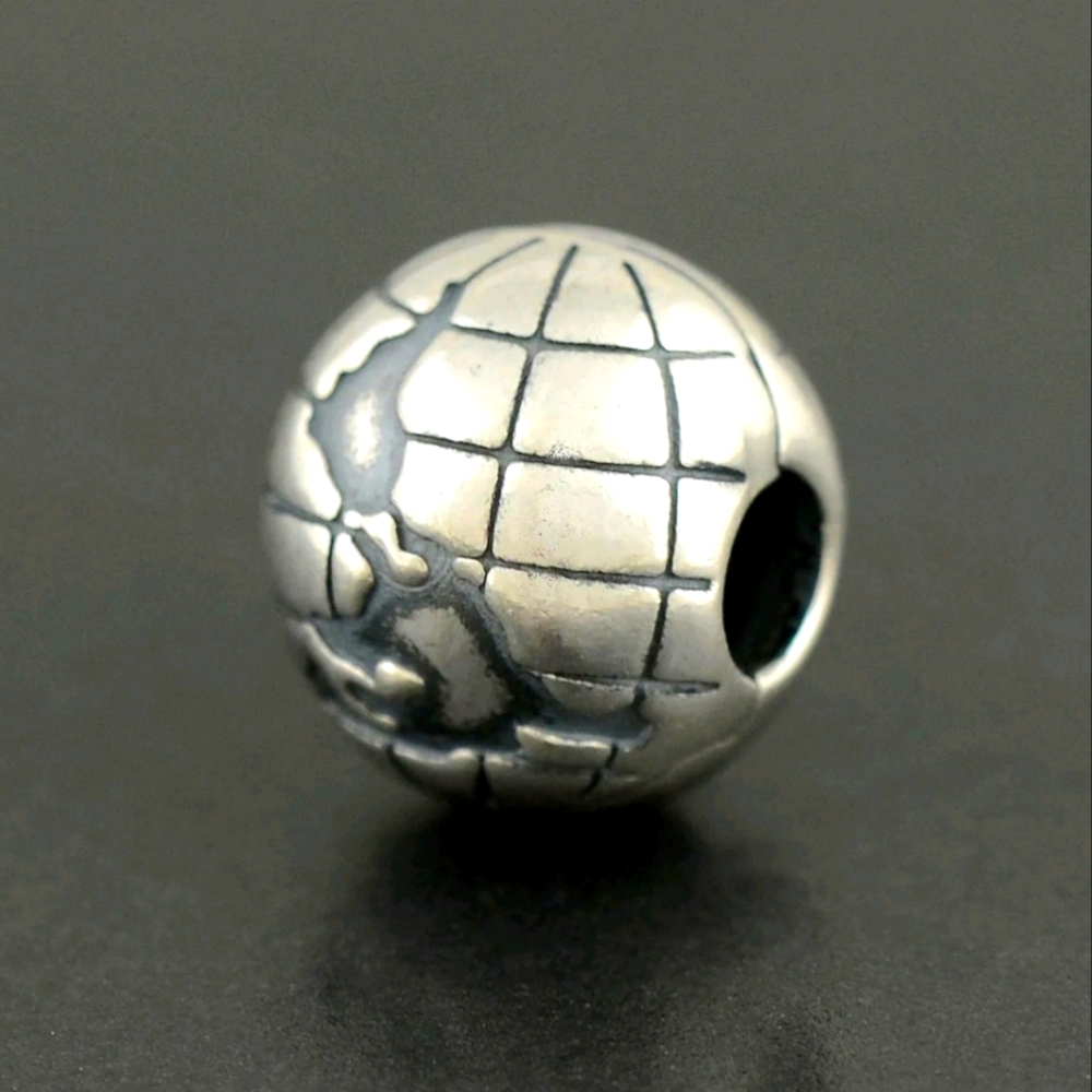 Authentic, genuine Pandora charm globe  #791182 silver retired clip like new